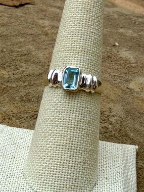 ✨Dainty Sky Blue Topaz Bezel Ring | 925 Sterling Silver | Size 7 ✨